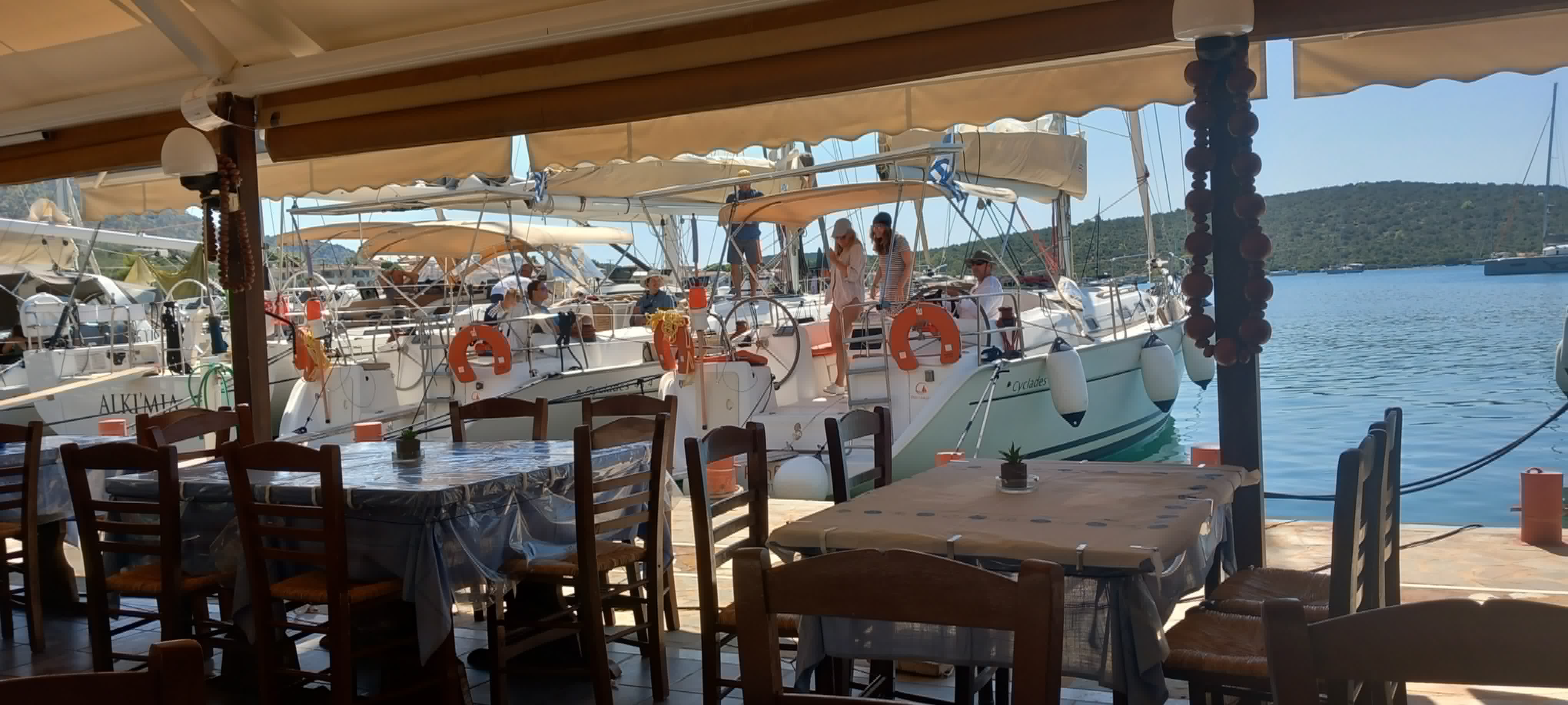 Γνωριμία με την ταβέρνα
